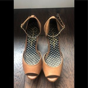 Jessica Simpson Tan / Nude Wedges